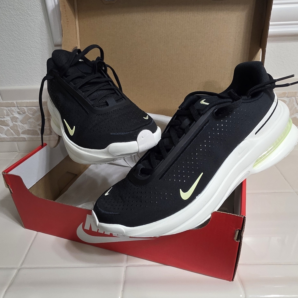 Nike Air Zoom Upturn SC Black and White Sneakers